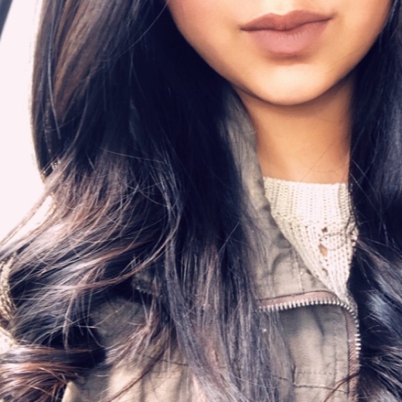 Meet your Posher, Fabiola - Picture 1 of 1